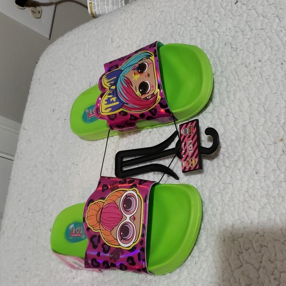 NWT L.O.L. girls Slides size 5/6 big girls - Picture 2 of 6